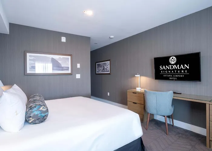 Pet Friendly hotel: Sandman Signature Ottawa Airport Hotel